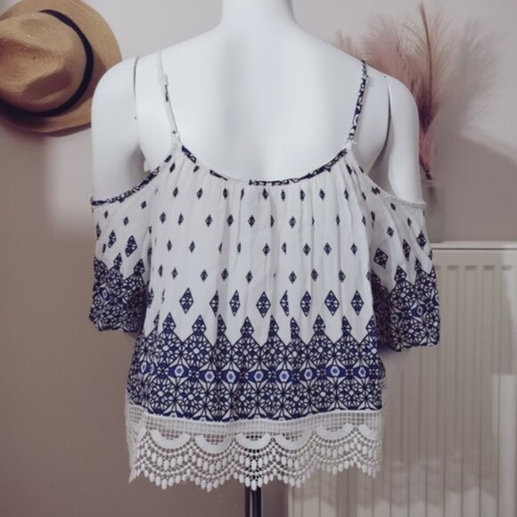 Boho H&M Divided Paisley Mozaic Cold Shoulder Top - Picture 3 of 15